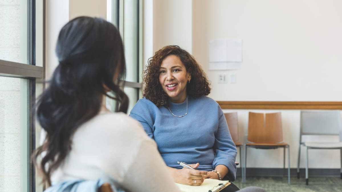 QFT, IR, female doctor, woman, the exam, hospital, hospital lobby, waiting room, psychology consultation