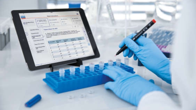 NGS, Workflow, next Generation sequencing, sample preparation, GeneRead assistant on iPad 11/2015, (Automation (IAS), Spin/Tube/Plate, Computer/Laptop/Tablet, Laboratory, Hand/handling, Photography, MDx, Next Generation Sequencing (NGS))