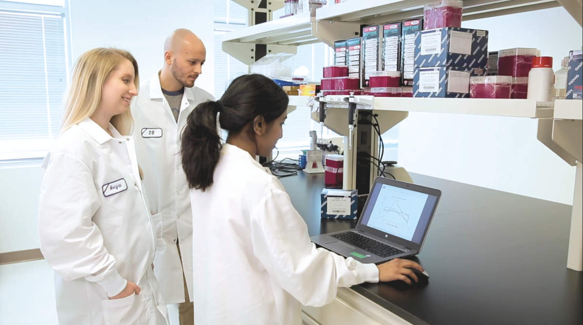 QIAseqFX, Screenshot out of the video, Laboratory, scientists view to results on computer screen, monitor, QIAseq, NGS, DNA-seq, Krishna Amin