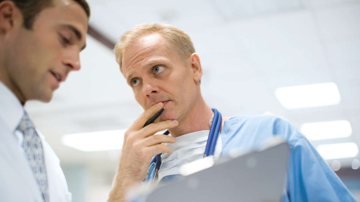 PHC, personalized healthcare, doctor, scientist, oncologist, pathologist, clinical, laboratory, discussing patient care, (Person/s, Scientist/s, Photography, MDx, Doctor/Physician, Personalized health care (PHC), Hospital)