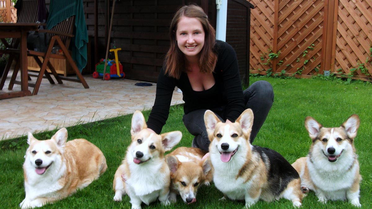 Josephin Heinrich with her dogs