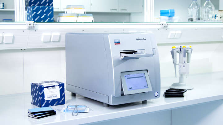 digital PCR, dPCR, QIAcuity One, sealed nanoplate, QIAGEN Kit box, teaser