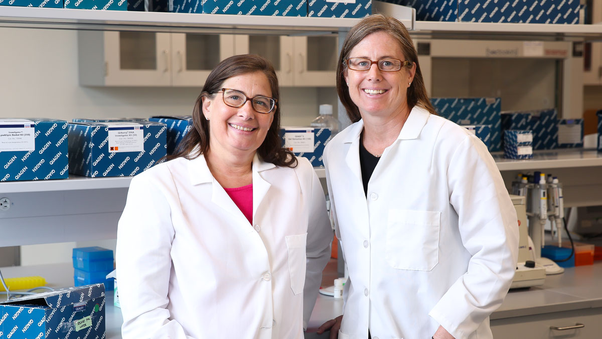 2 scientists portrait photo smiling